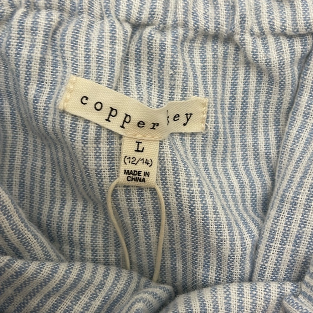 Linen top by copper key